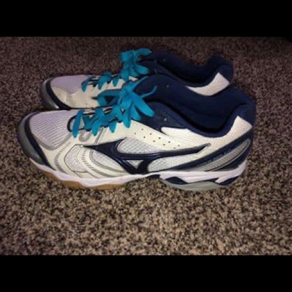 Mizuno women’s volleyball shoes